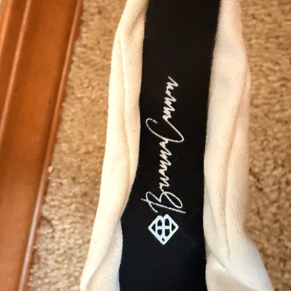 Floral Embroidered Headband - Picture 4 of 8